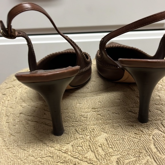 Women shoes w low heels by Cole Haan - Picture 5 of 7